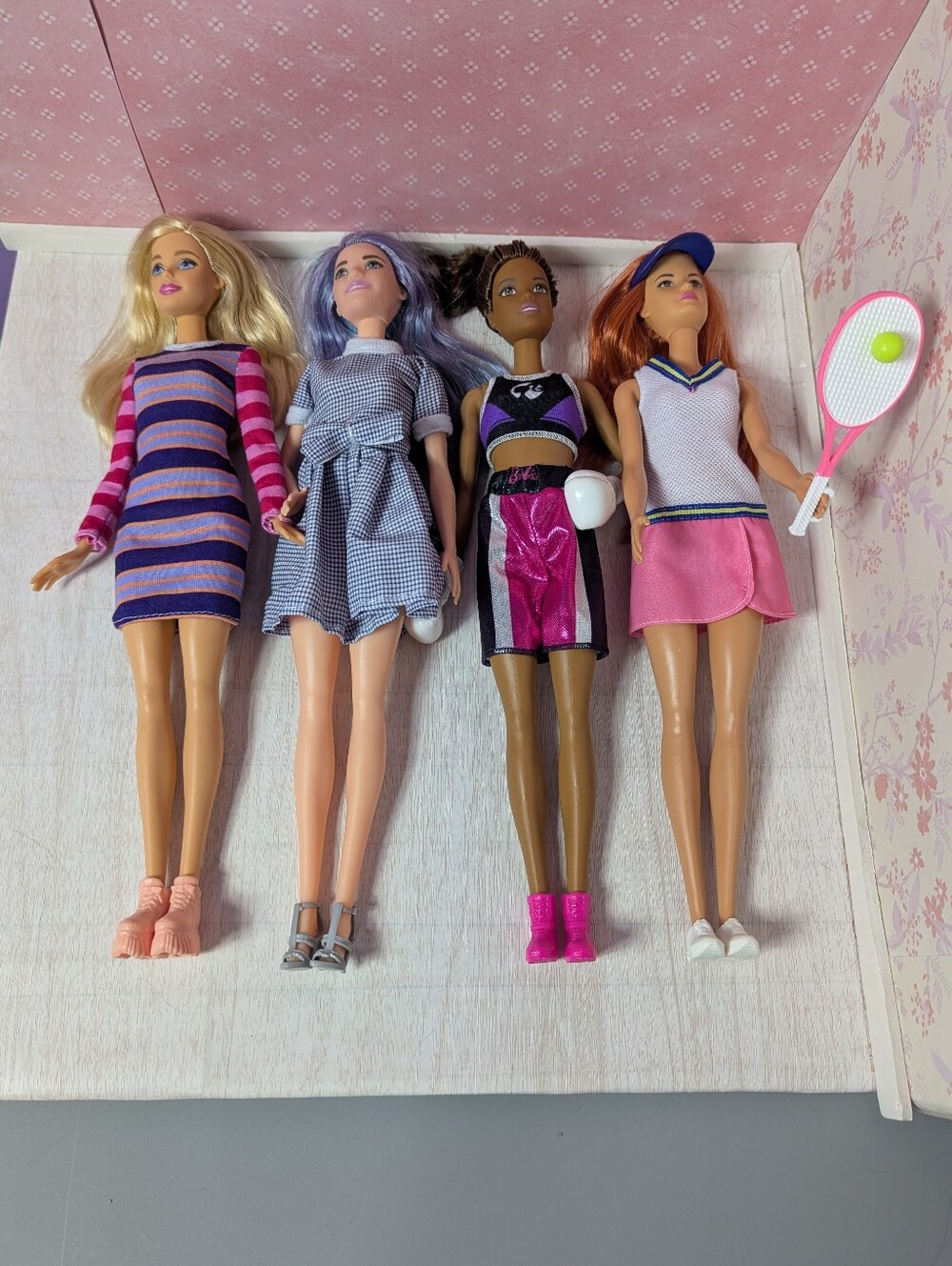 Barbie Fashionista Lot of 4 Fashion Dolls Sporty, dress